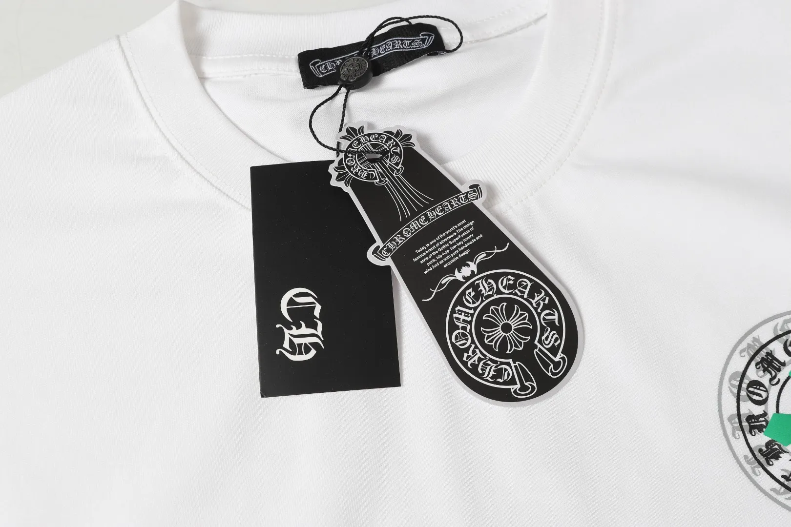 P160 Chrome Hearts* Chrome Hearts are made of 300g double yarn fabric, 1*1 Solona rib, imported digital white ink front and rear direct spray + foaming, 3D relief effect, in the perfect blend of fashion and science, a feast of precision and color, high-definition color details, green and environmentally friendly concepts, loose version, same style for men and women. Color: Black White Size: XS S M L